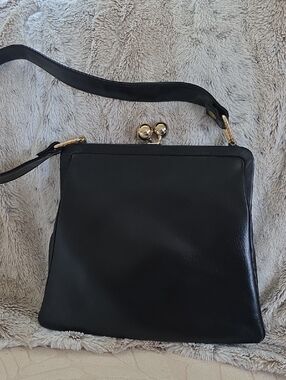 Classic Black Leather Kiss-Lock Clutch Shoulder Bag